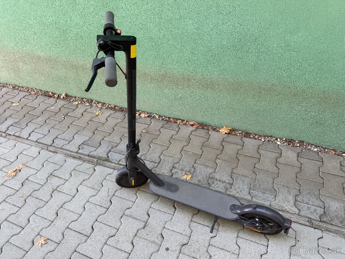 Xiaomi Mi Electric Scooter Essential - 2