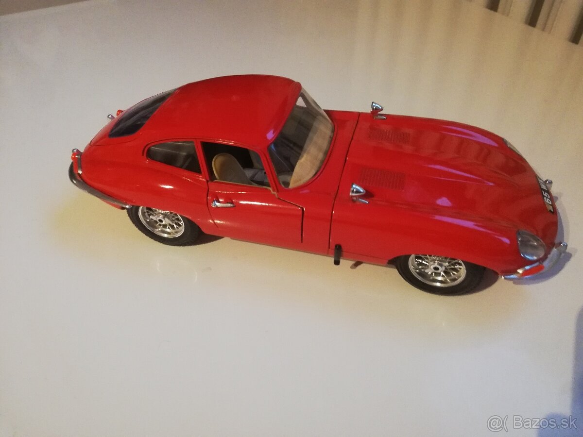 1:18 Jaguar E-type 1961 Bburago coupe cervena - 2