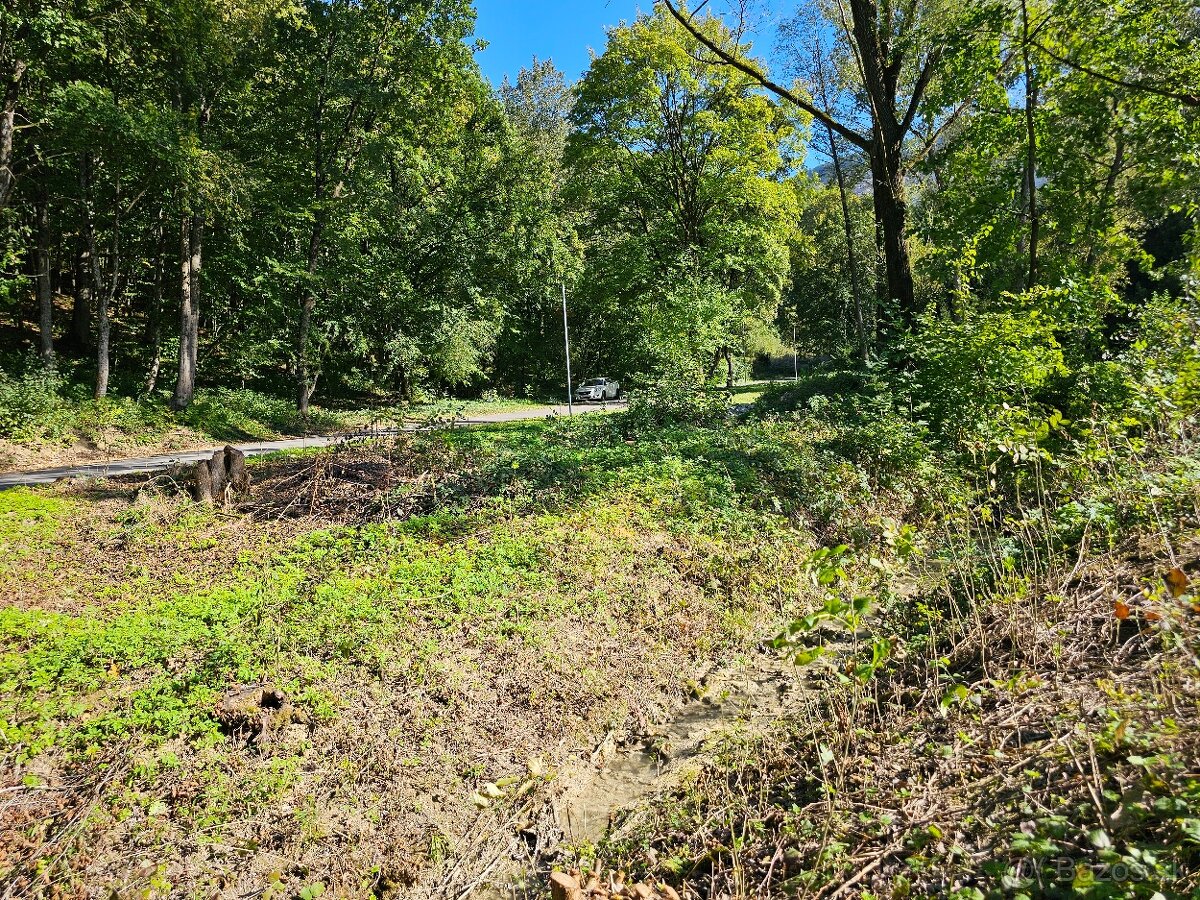 Stavebný pozemok pri lese s potokom - LADCE - 2