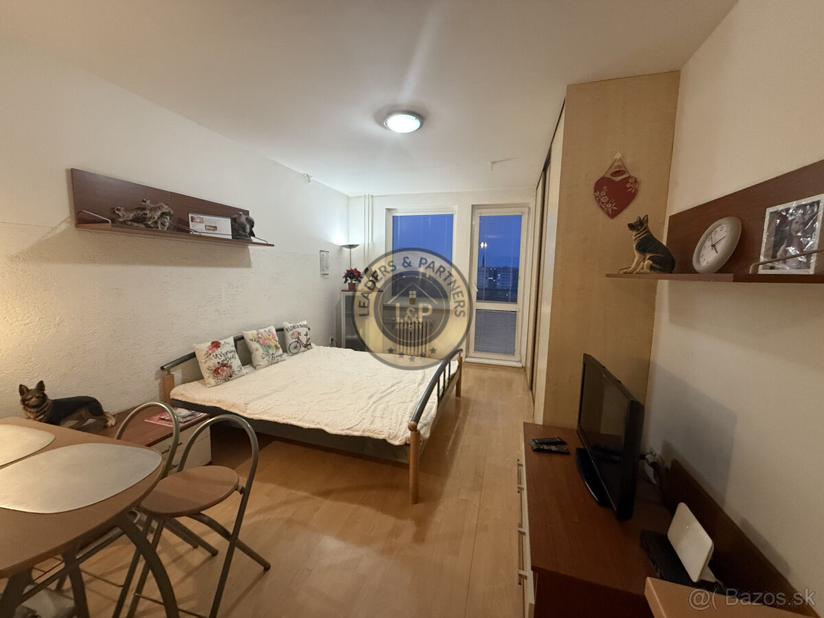 Na predaj s loggiou garsónka v Trnave na Družbe - 2