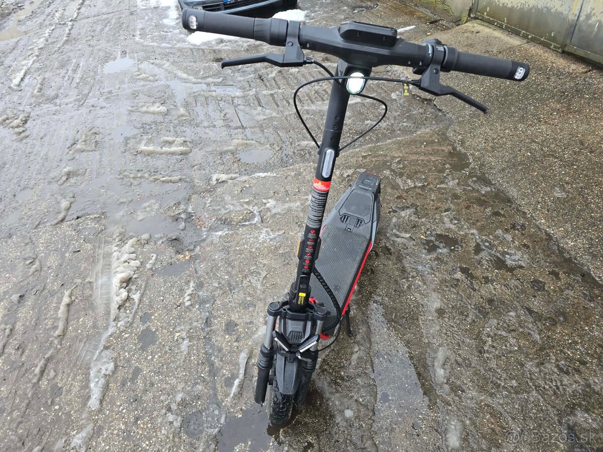 Elektrická kolobežka Segway ZT3 Pro E - 2