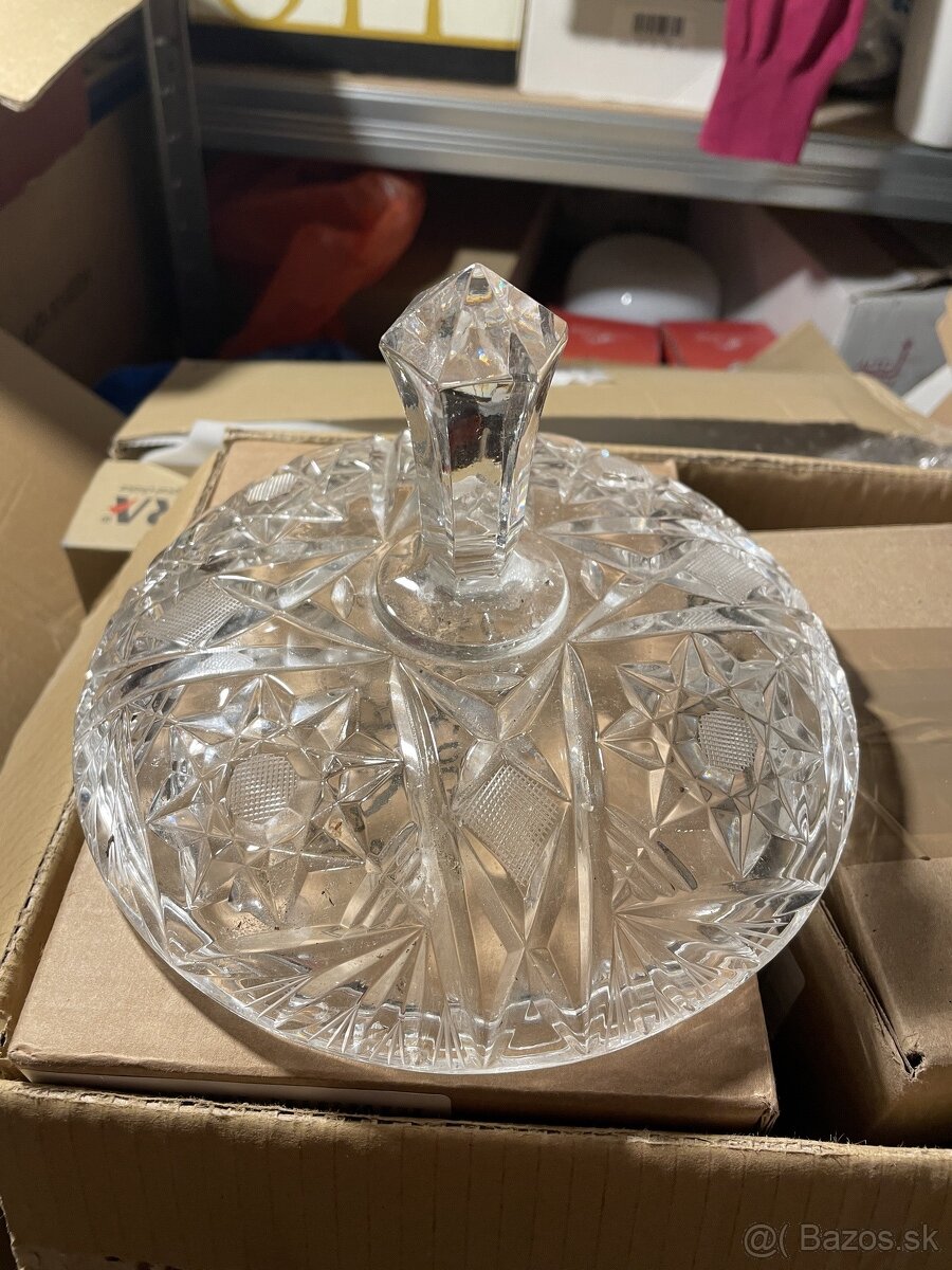 stare sklenne pohare a pokrievka - 2