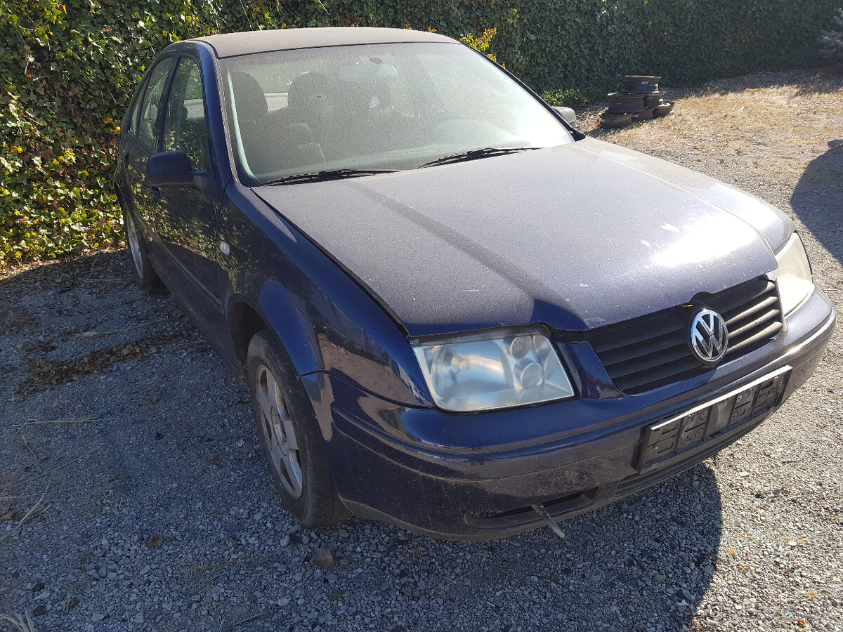 VOLKSWAGEN BORA 1,6B 74KW RV.2000 - 2