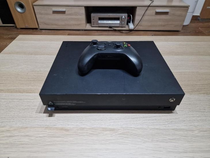 Xbox One X – 1TB + ovládač - 2