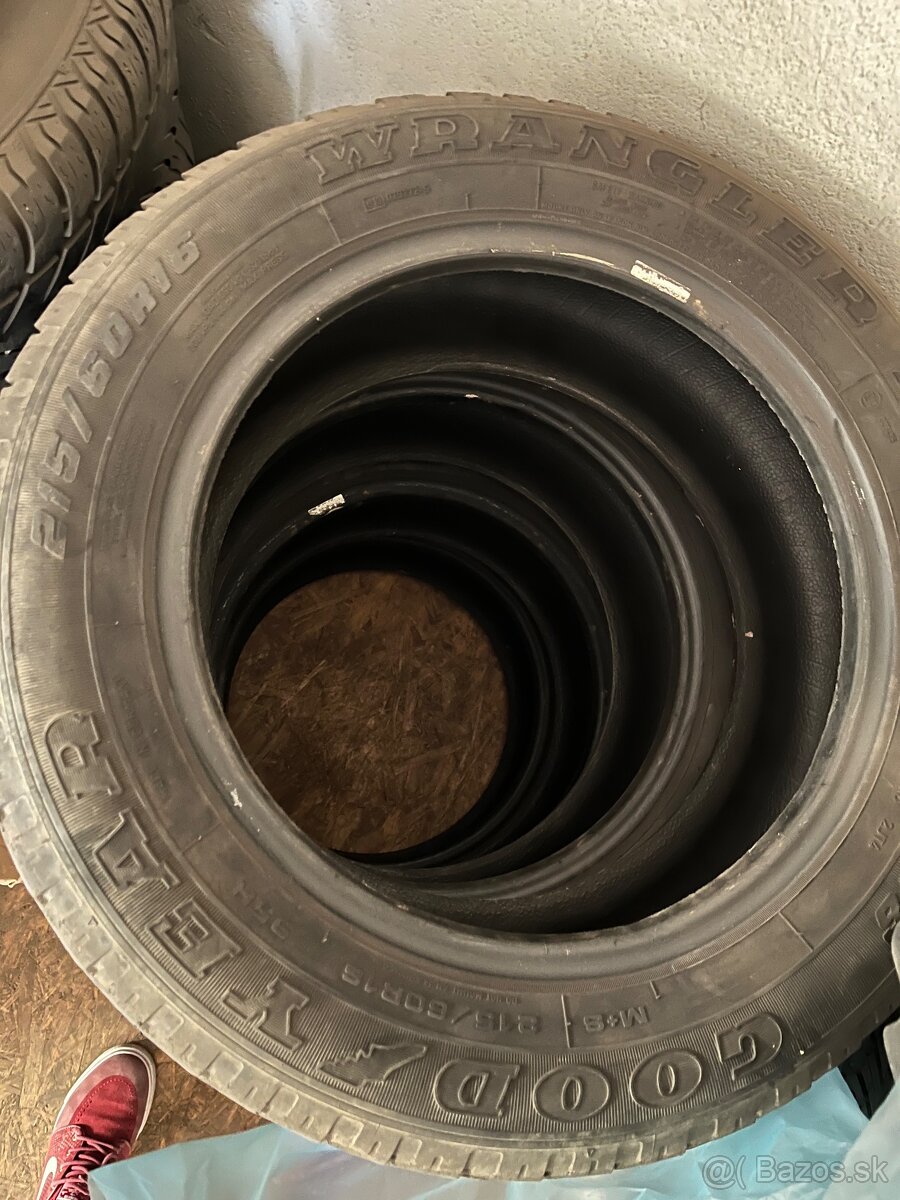 Goodyear 215/60 r16 - 2