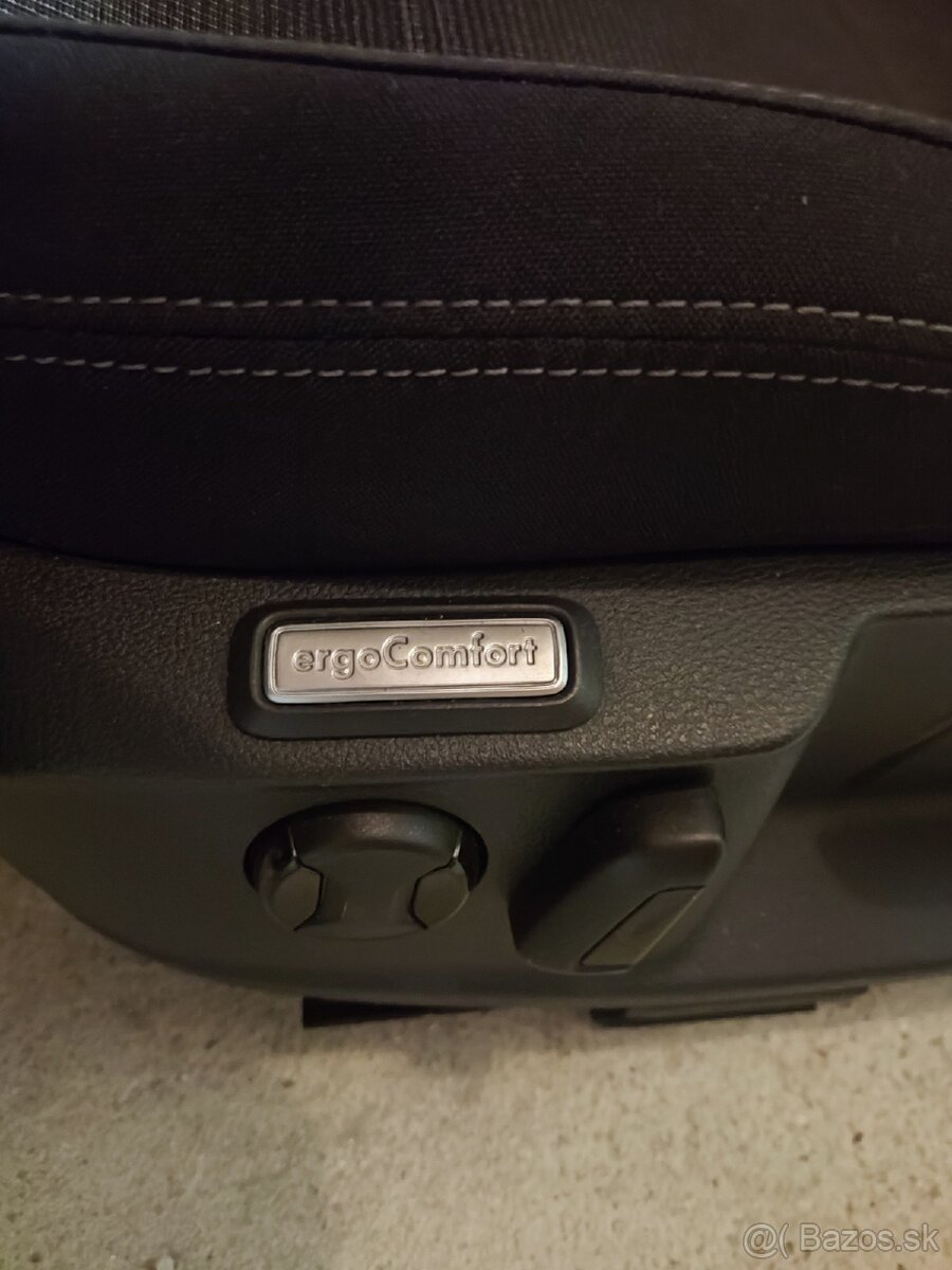 VW PASSAT B8 lava sedacka - 2