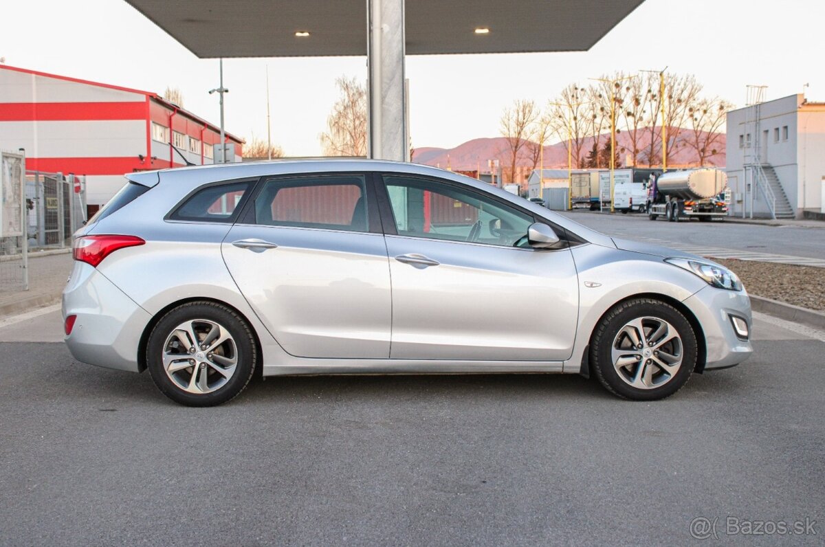 Hyundai i30 CW 1.6 CRDi 16V DOHC - 2