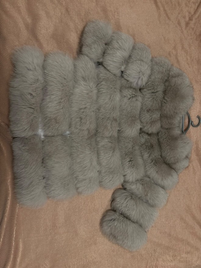 Luxusný dámsky kožuch – výborný stav - 2