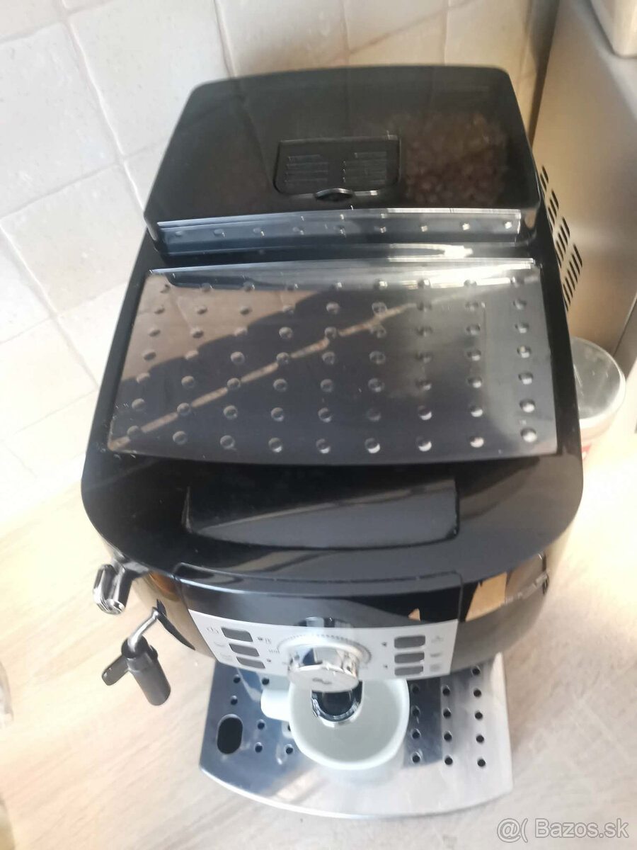 Kávovar De'Longhi Magnifica S ECAM 22.115.B - 2