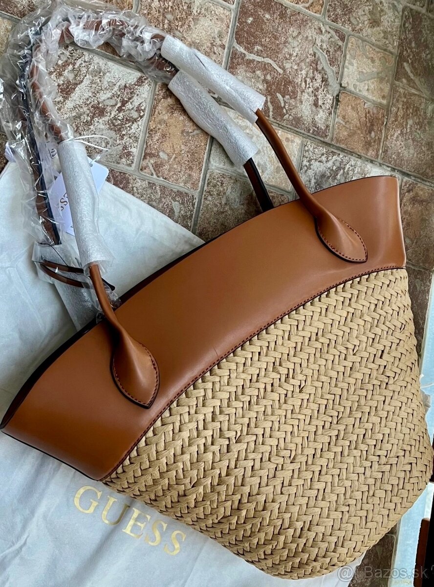 Nová kabelka Guess s visačkami a dustbagom - 2