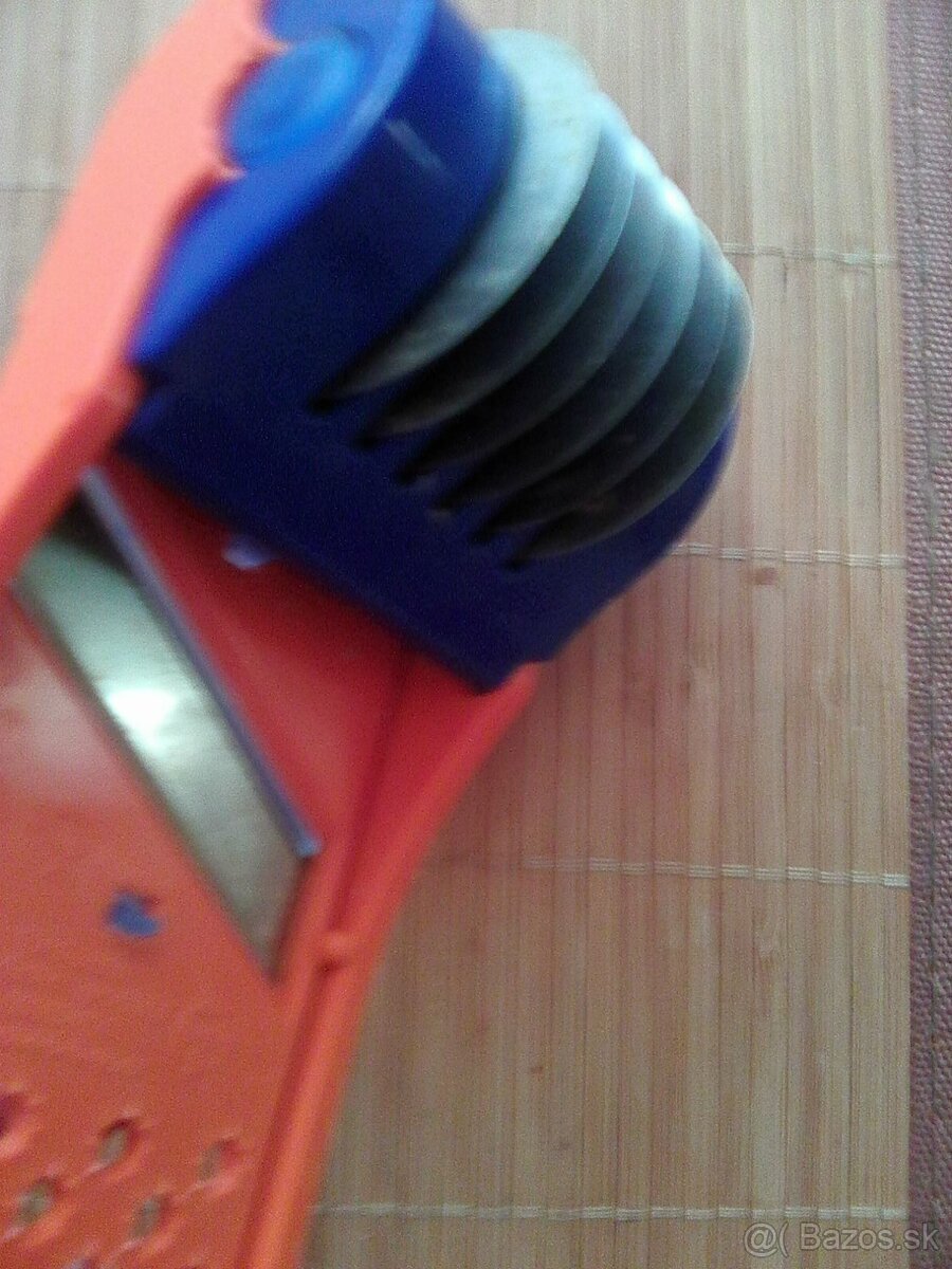 Predám viacúčelový strúhač a krájač. - 2