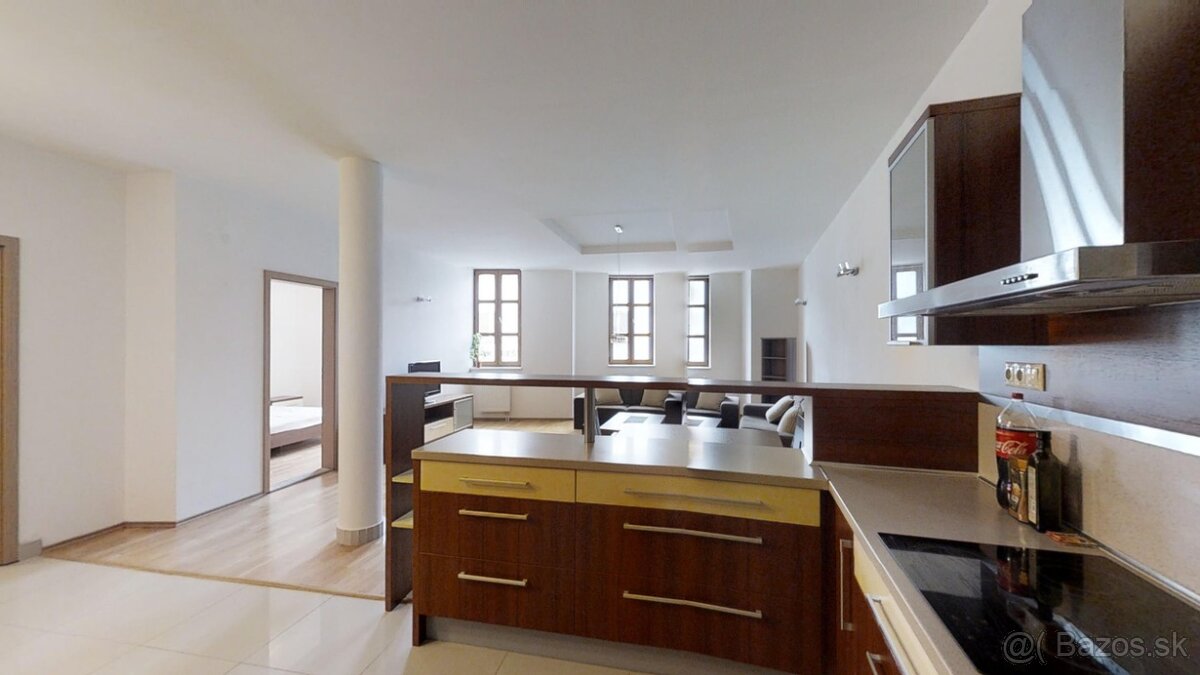 2i. byt 85m, Zámocká ul., pod Hradom, centrum, 2/4p., výťah - 2