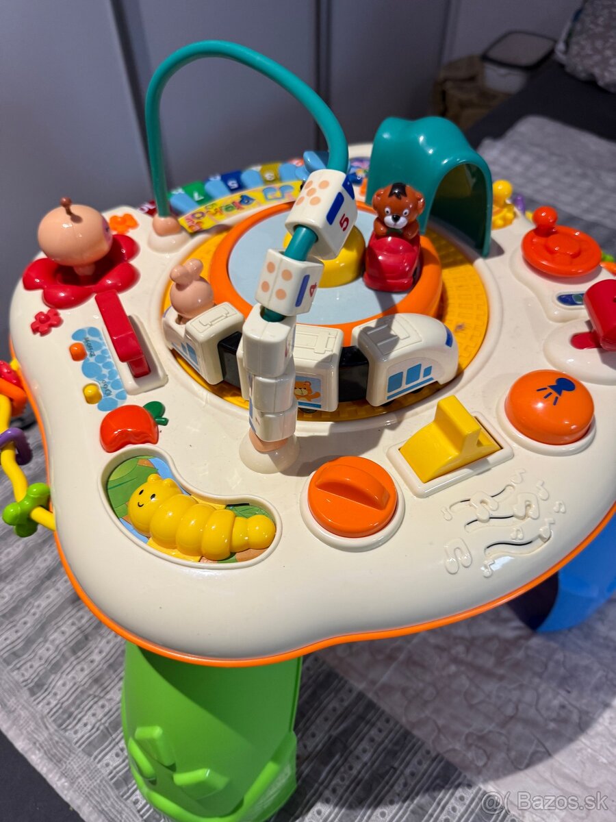 Hrajúci stolcek - 2