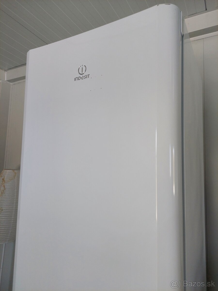 Chladnička z mrazničkou Indesit - 2