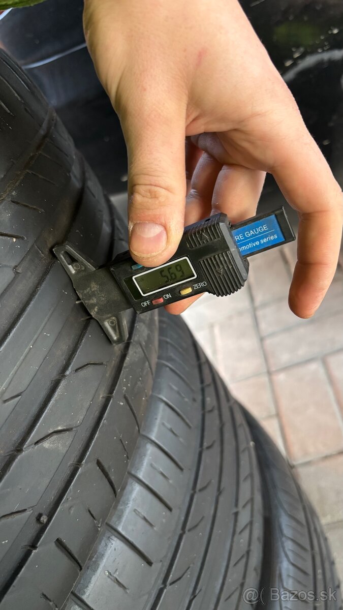 225/40 R18 - 2