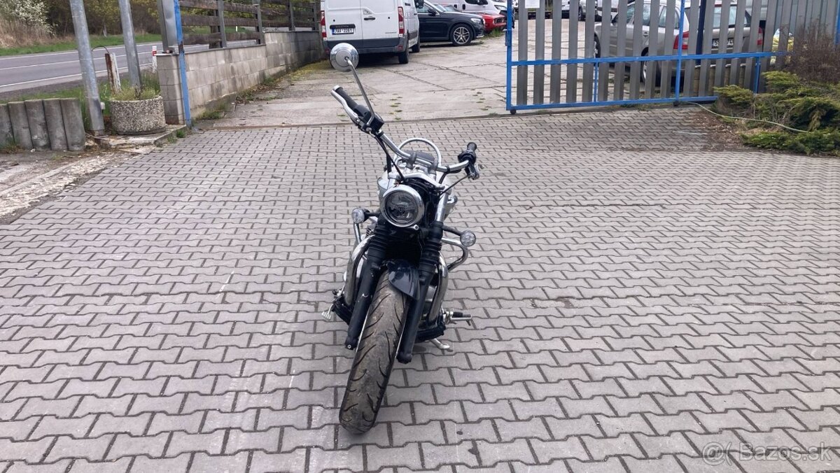 Triumph Bonneville - 2