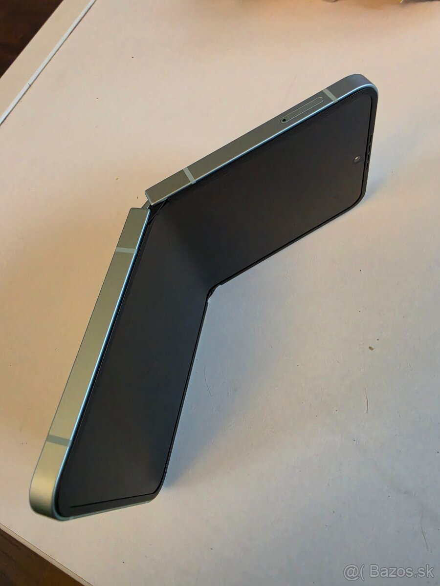 Samsung Galaxy Flip 6 - 2