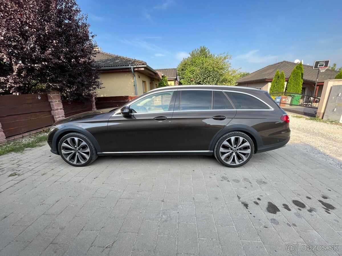 Mercedes Benz E 220 D 4matic All-terrain- 22000,- s DPH - 2