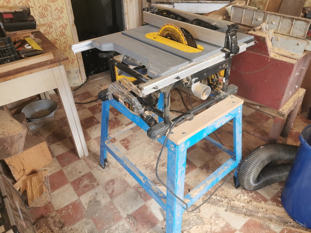 Stolova pila Dewalt a odsavac Scheppach - 2