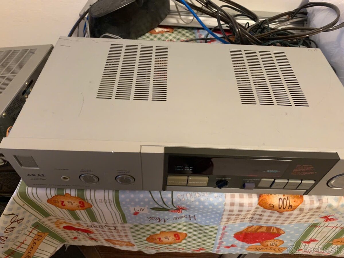 AKAI AM- U2 pekny za 30 - 2