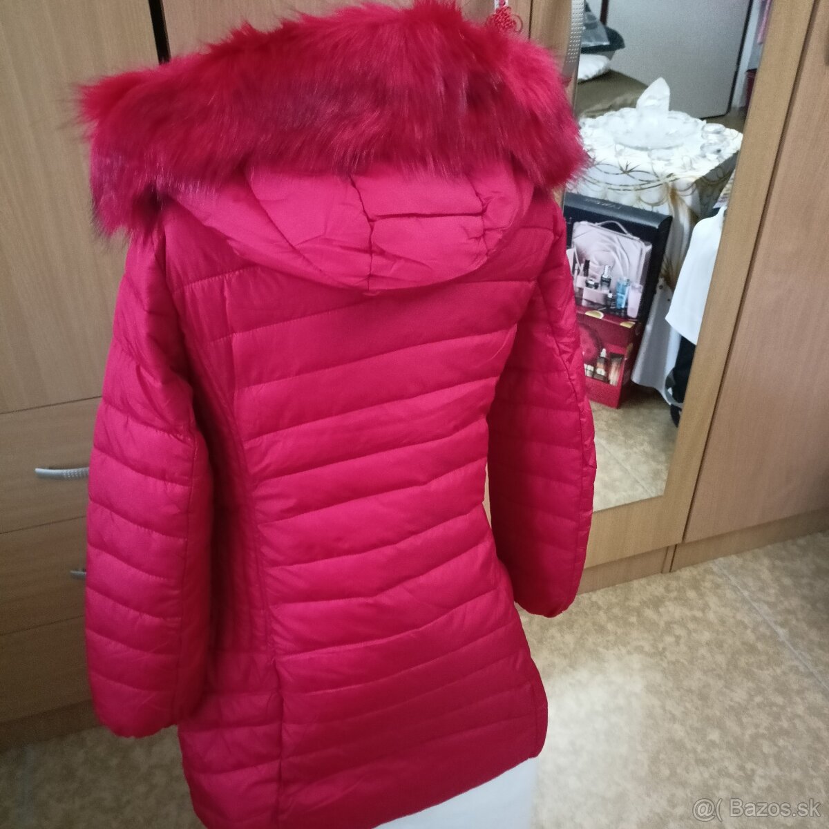 Červená predĺžená bunda s kožušinou - 2
