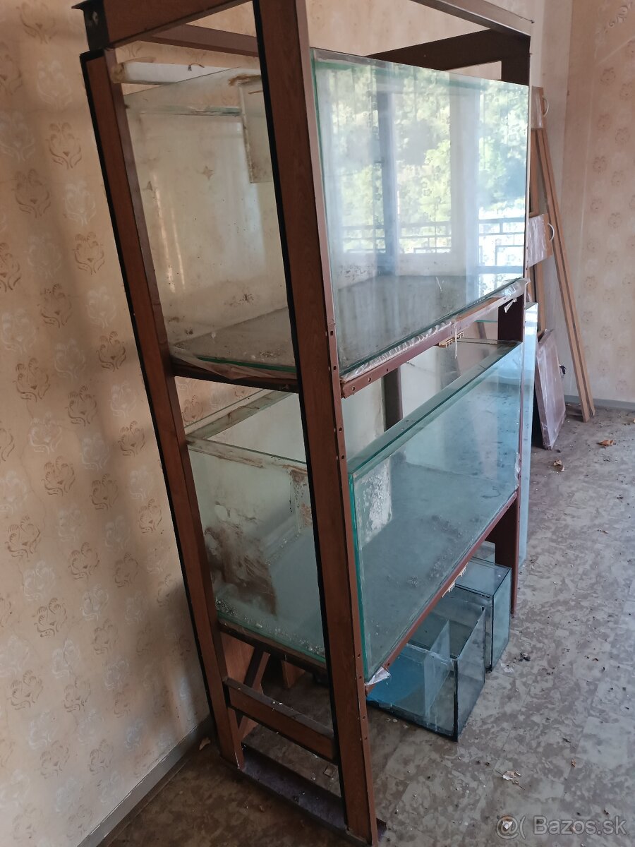 Akvárié so stojanom - 2