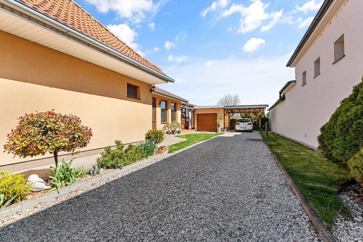 Rodinný dom s vidieckým štýlom na predaj v obci Tomášikovo - 2