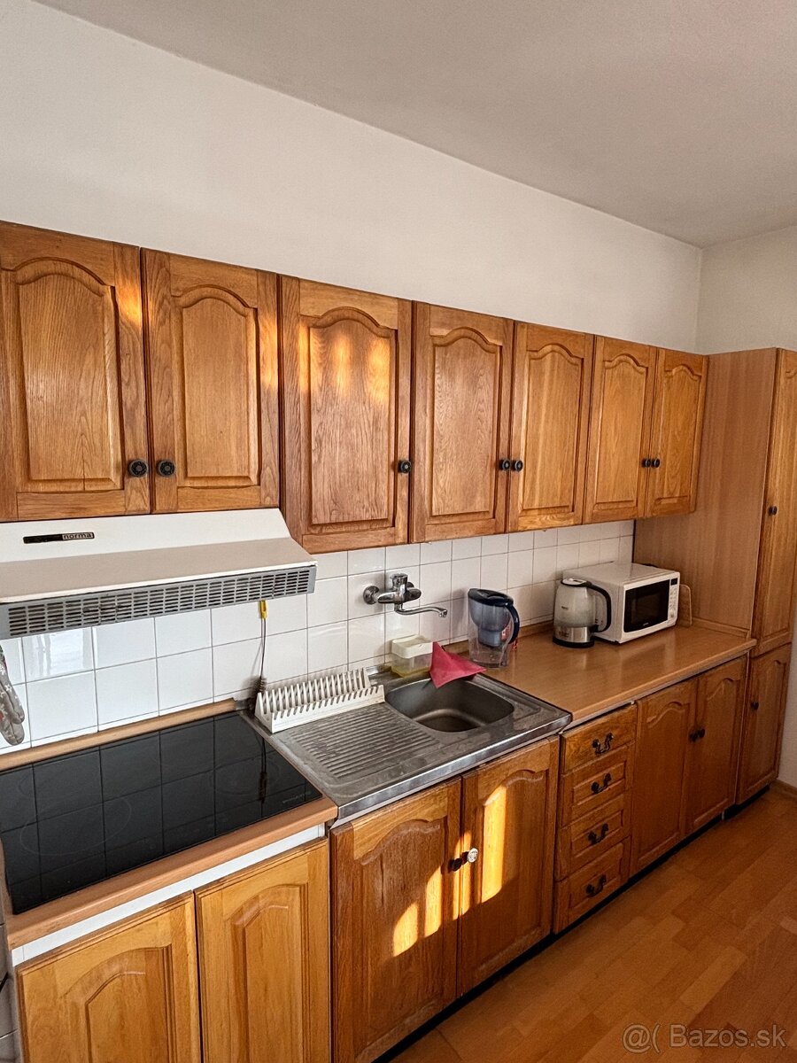 Dubová kuchynská linka - predám - 2