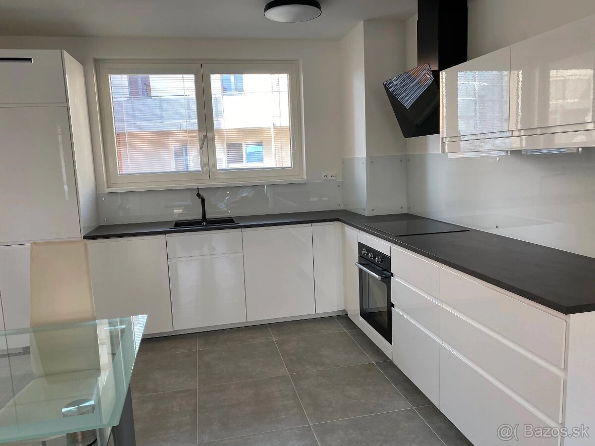 Realitný kancelária REALADR s.r.o. - 2