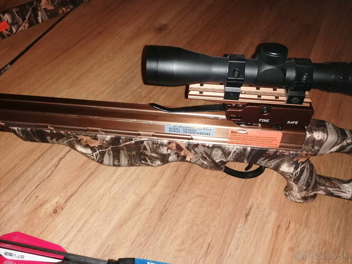 predám kušu plus terčovnicu Desert Hawk - 2