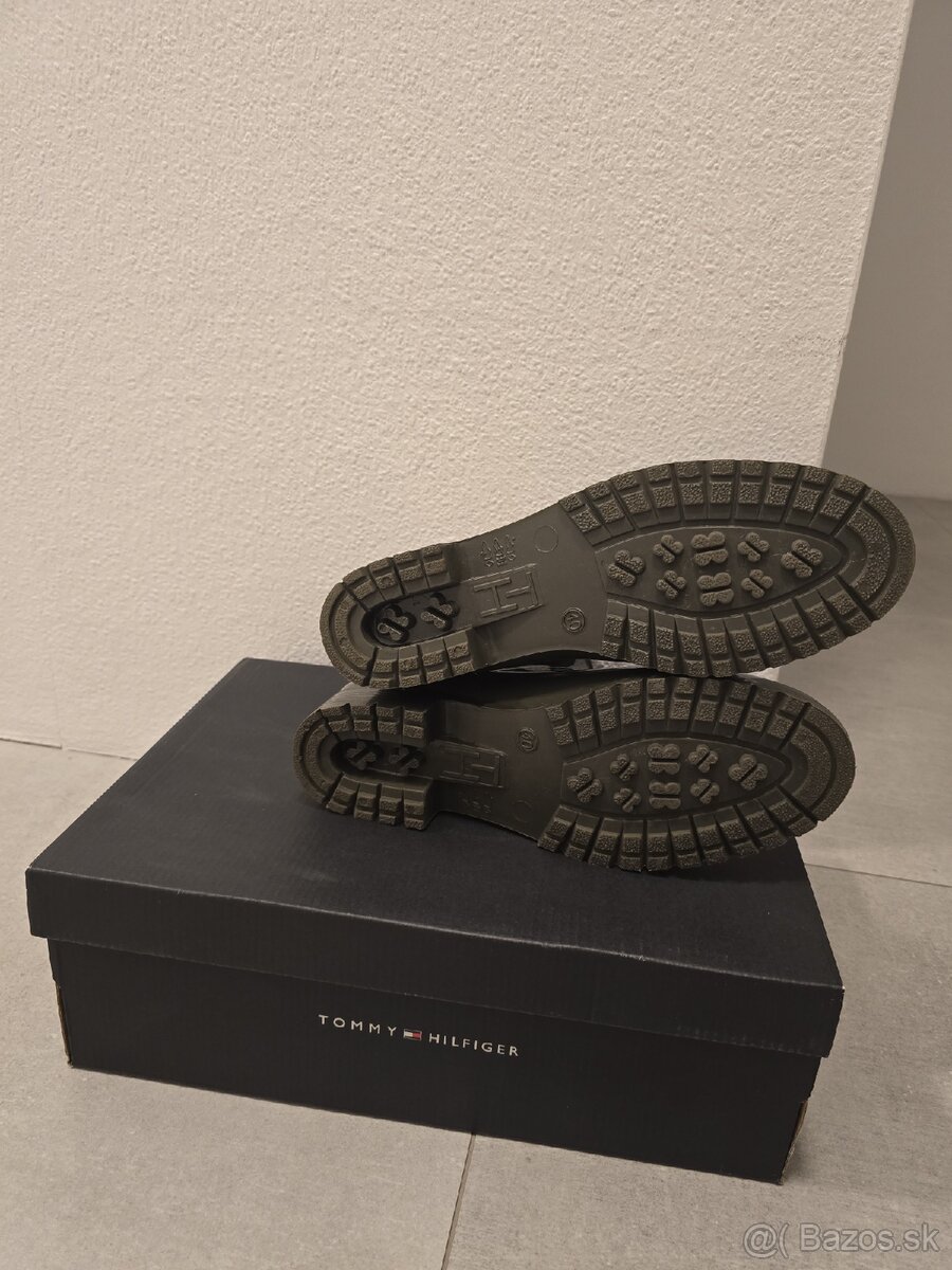 Predám gumáky Hilfiger - 2