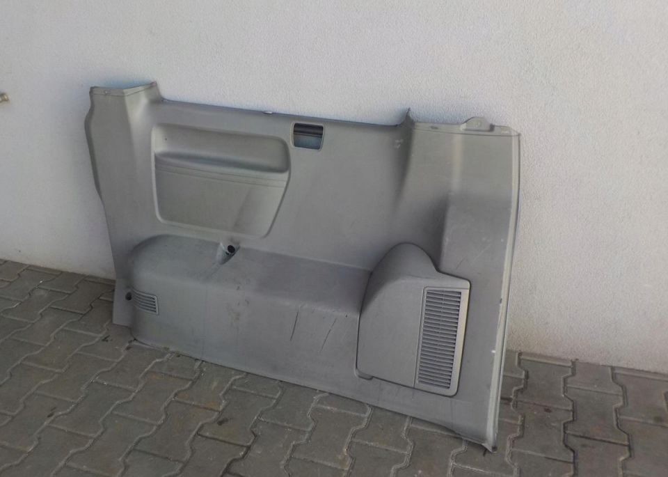 Zadny plast kufra VW T5 caravelle - 2