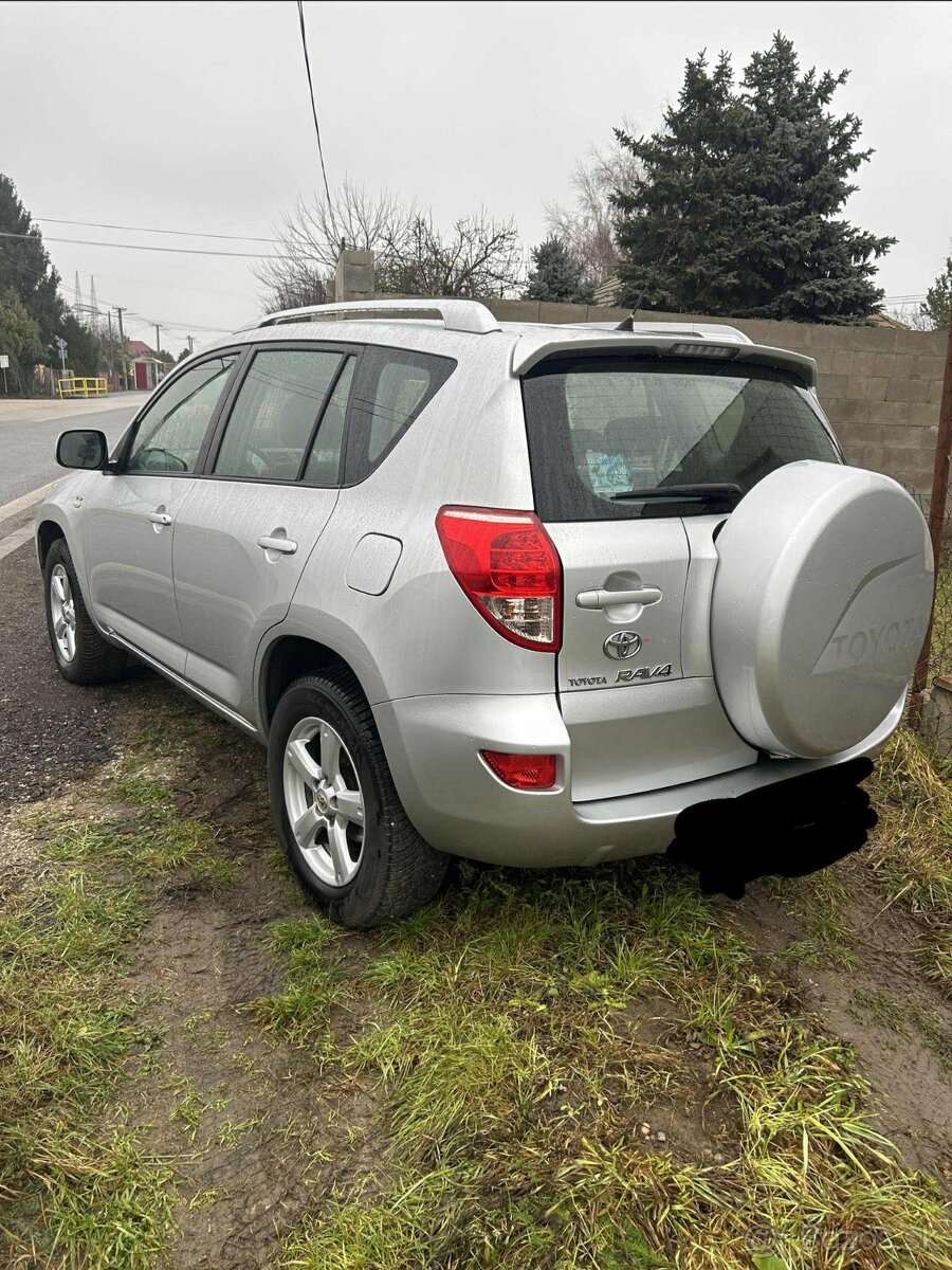Predám Toyotu RAV4 2.2D 4x4 - 2