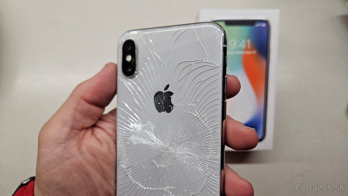 Poškodený Apple iPhone X - funkčný - 2