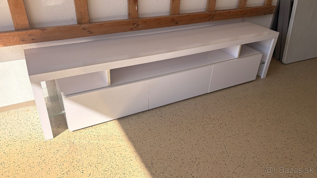 Skrinka pod televizor - 2
