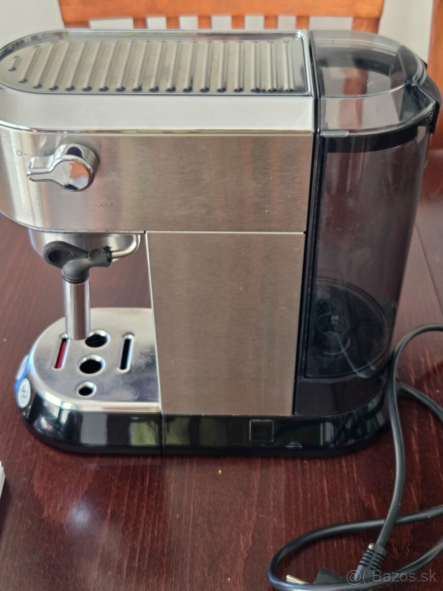 Predám pákový kávovar Delonghi Dedica - 2