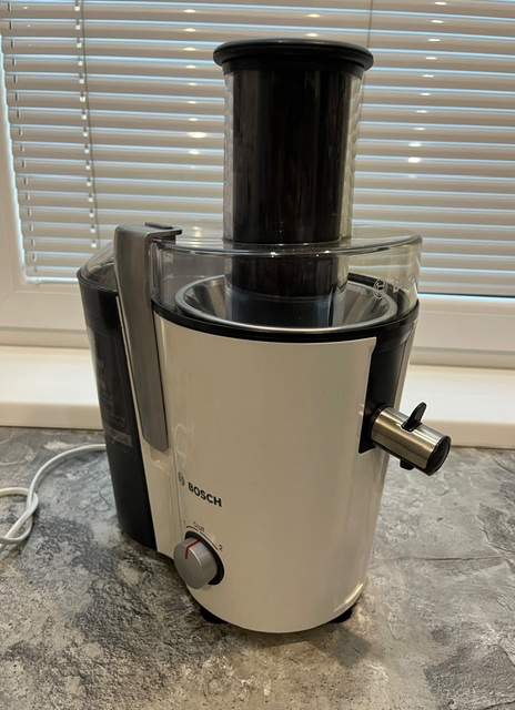Bosch MES25A0 700w odšťavovač - 2
