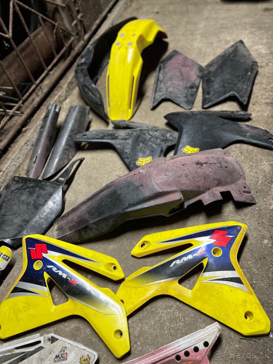 Suzuki RMZ plasty - 2