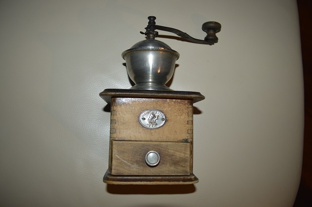 predam starozitny mlyncek na kavu - 2