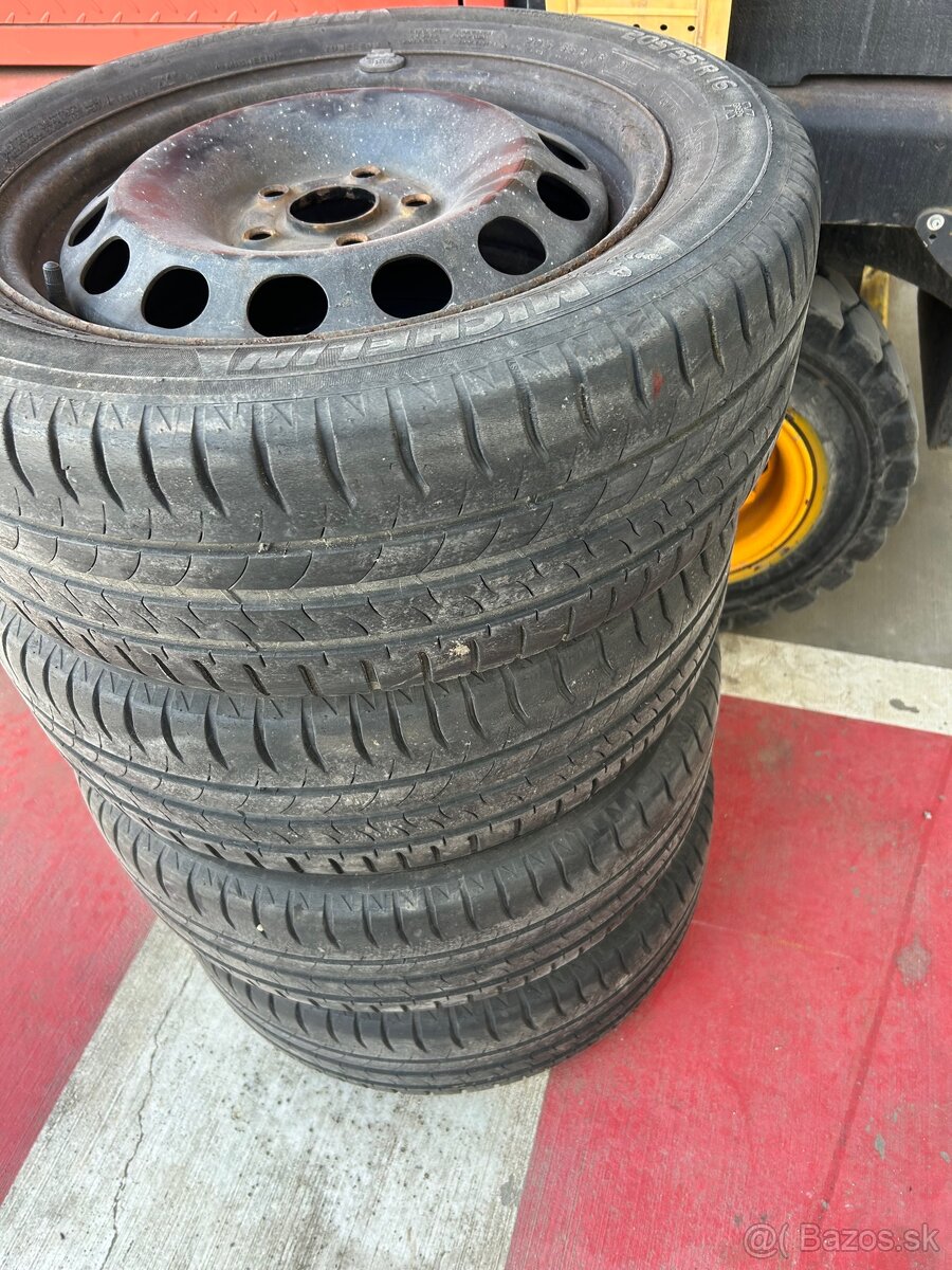 Predam sadu kolies 205/55 r16 - 2