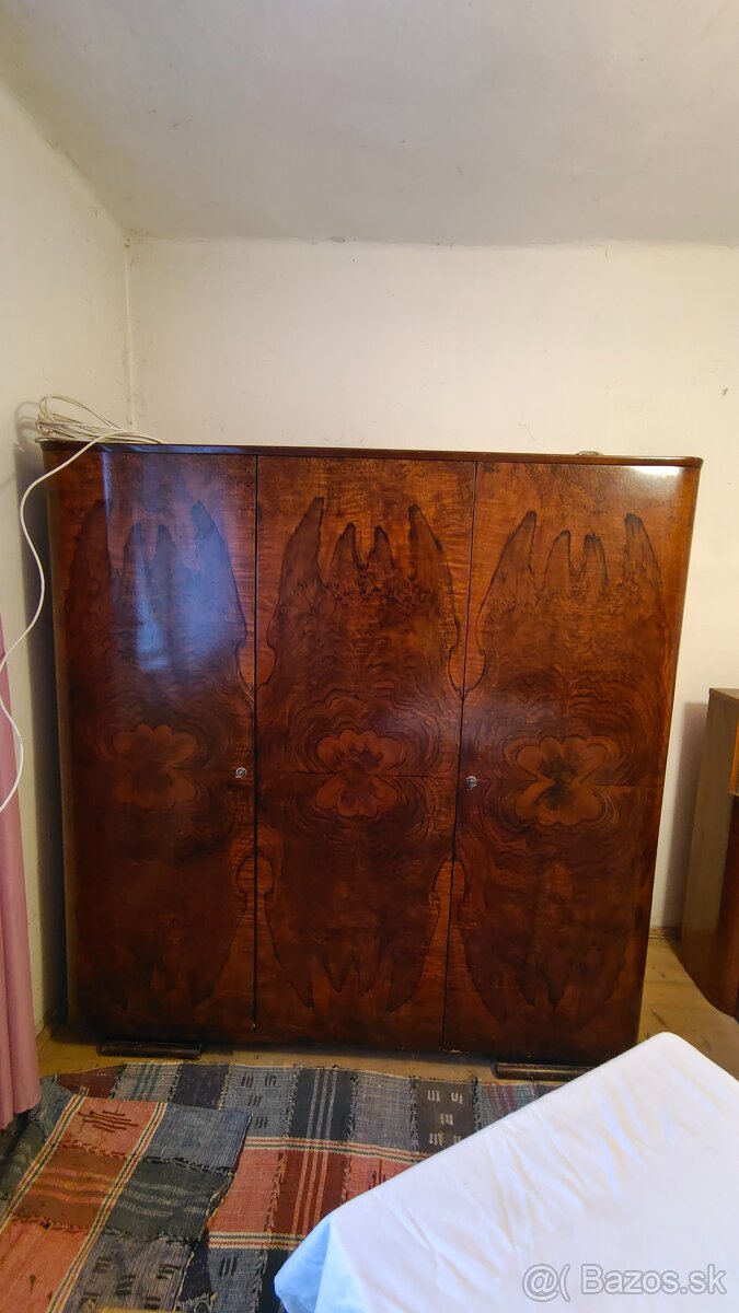 Darujem starú veľkú skriňu - 2