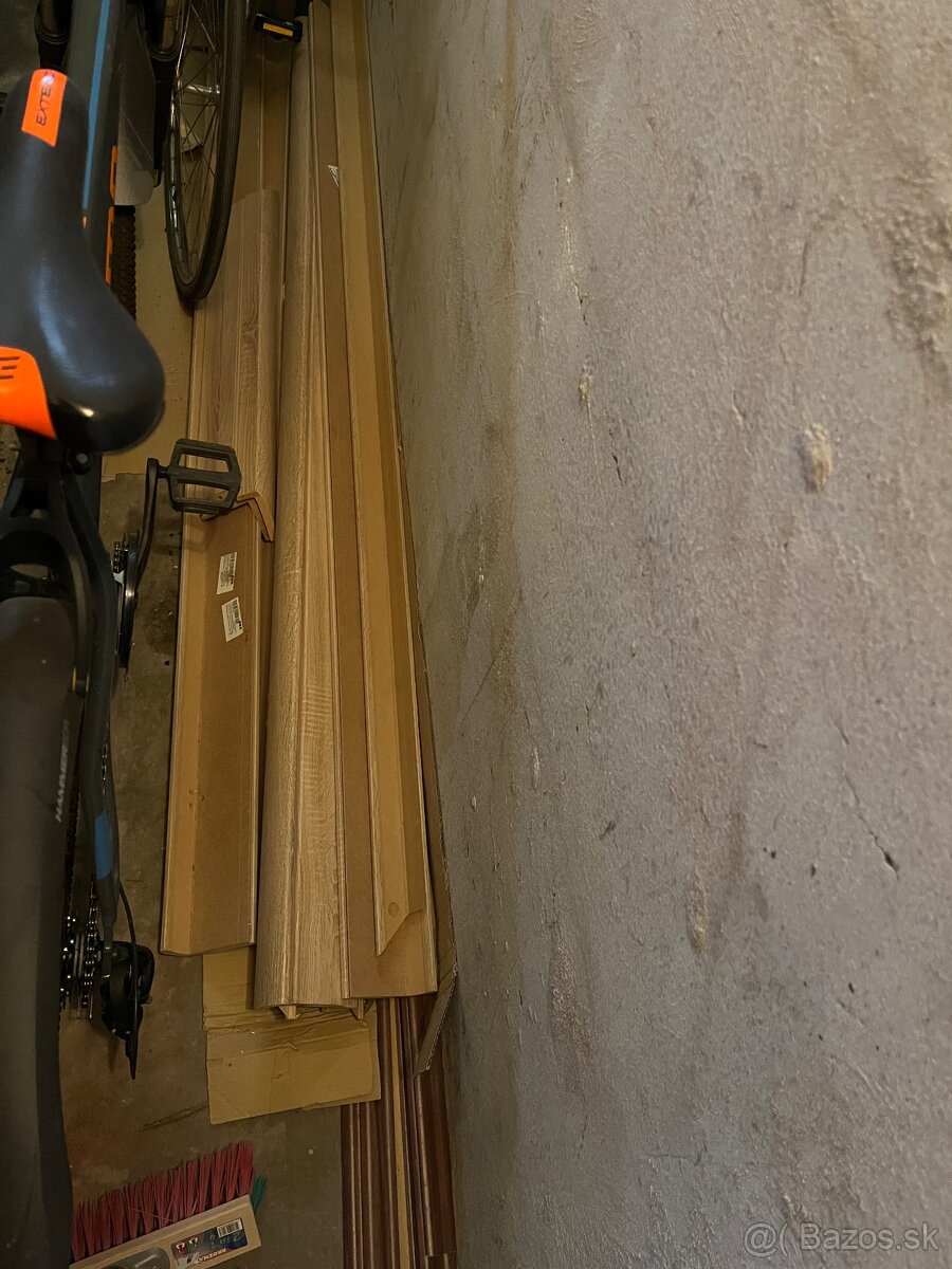 Predám 1xľavé a 1xpravé 80tky dvere so všetkým. - 2