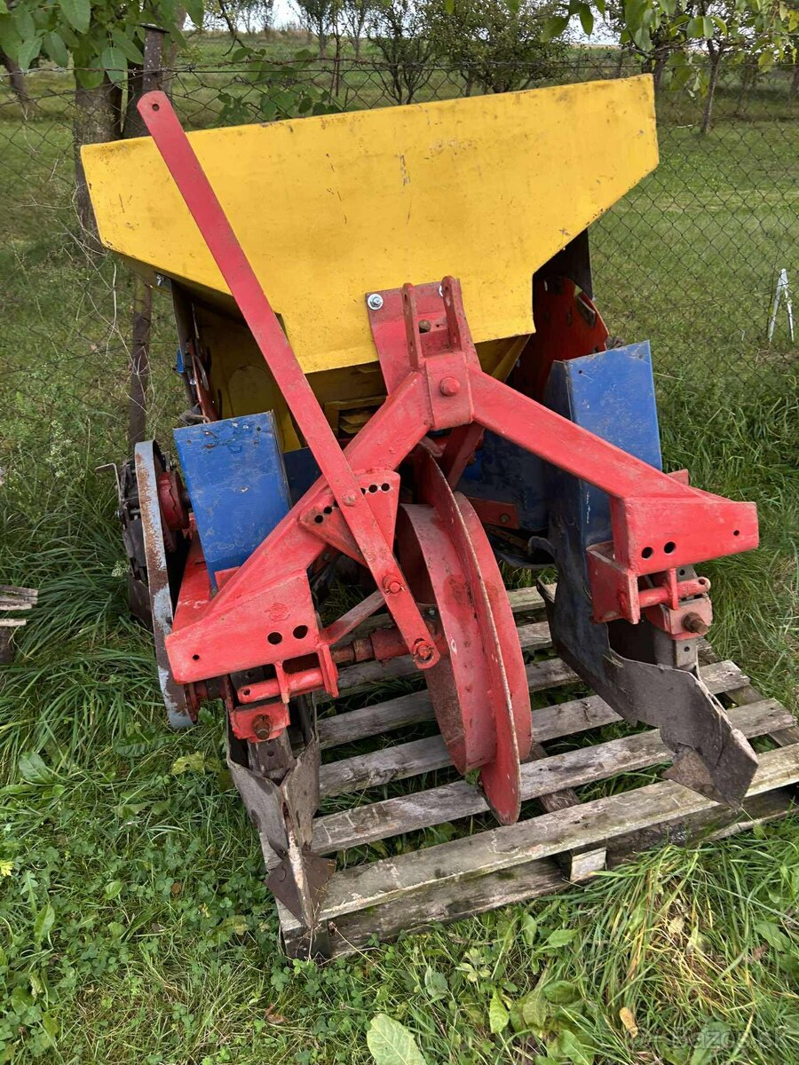 Predám sadzač zemiakov český Agrozet - 2