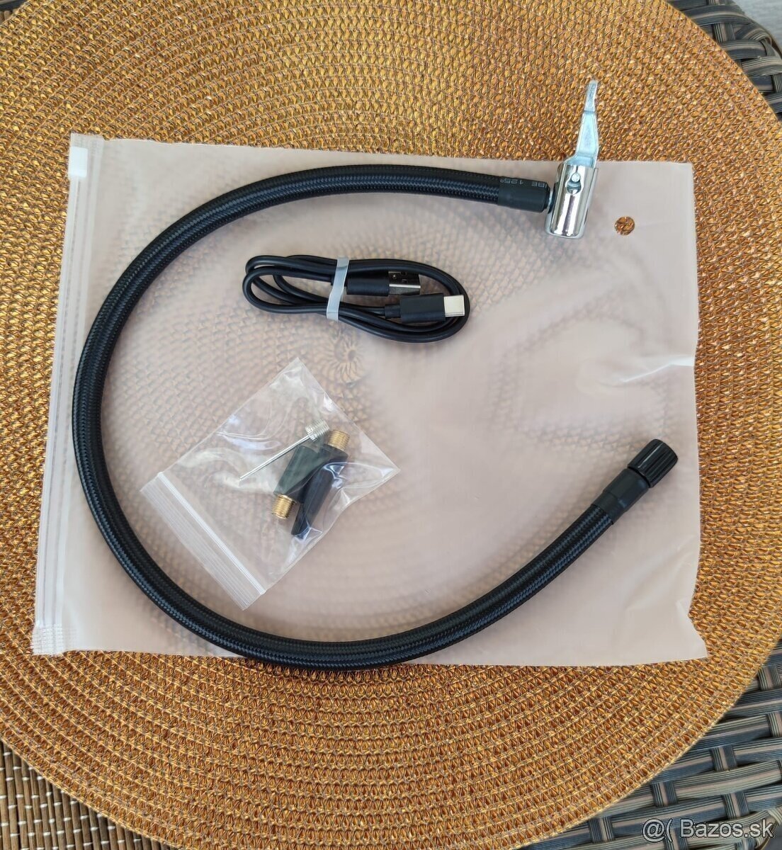 Predám prenosný kompresor 12 V - 2