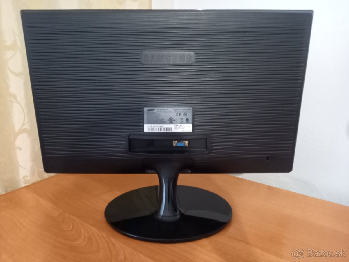 SAMSUNG S22C150 21.5" 55CM Full HD Top Stav - 2