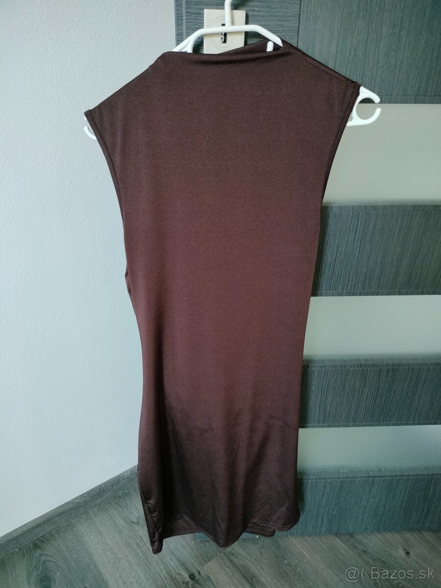 Elegantné elastické šaty bez rukávov - 2