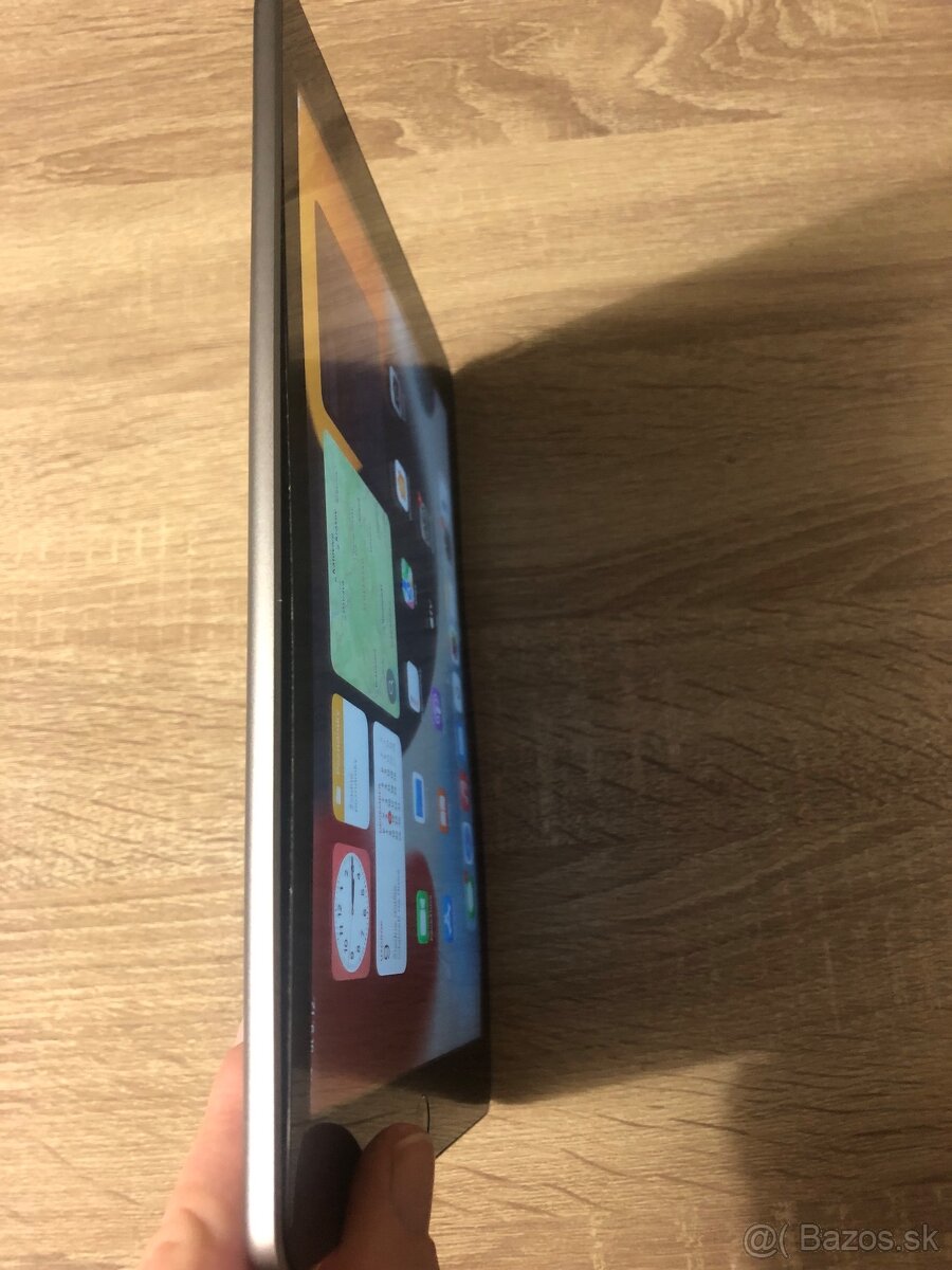 9.7” tablet iPad 5.generácie 32GB nafúknutá bateria - 2