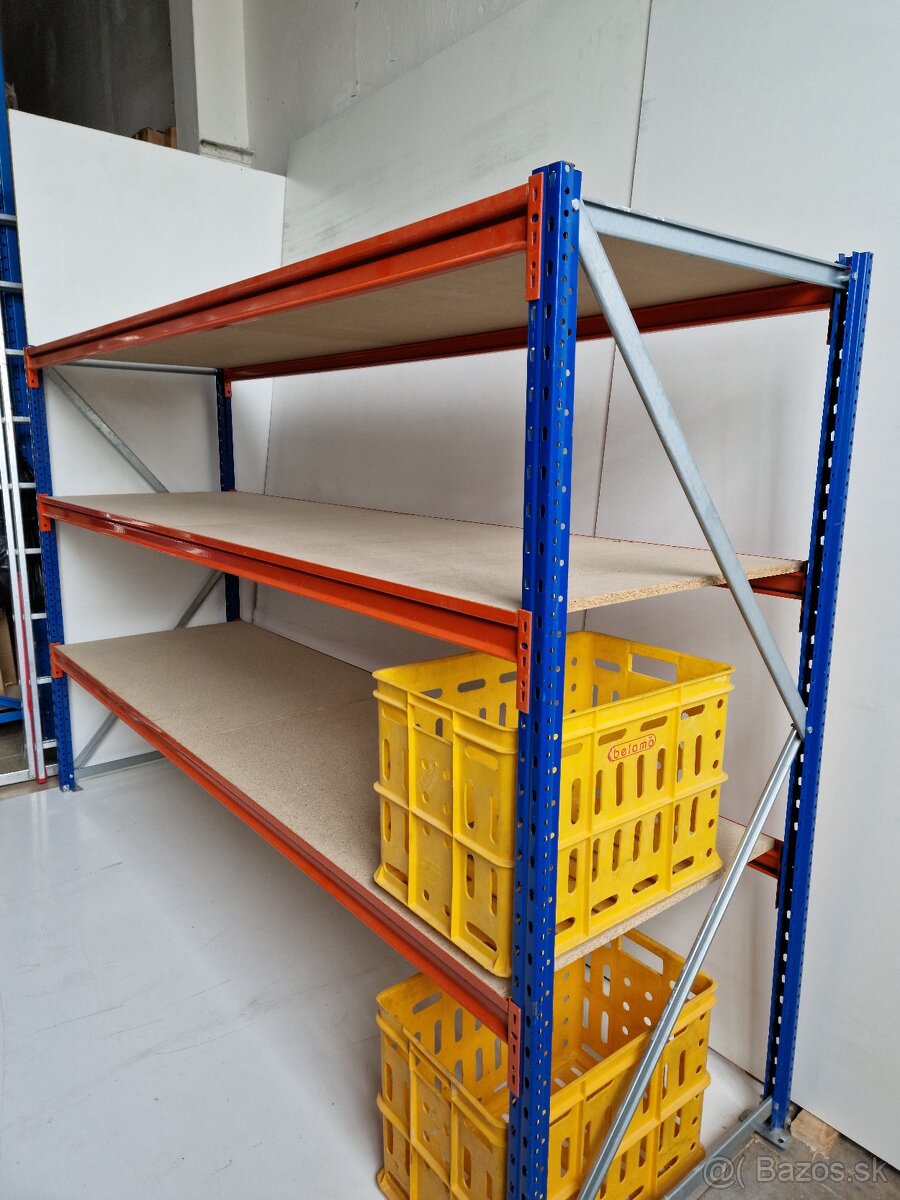 Priemyselný policovy regal. - 2