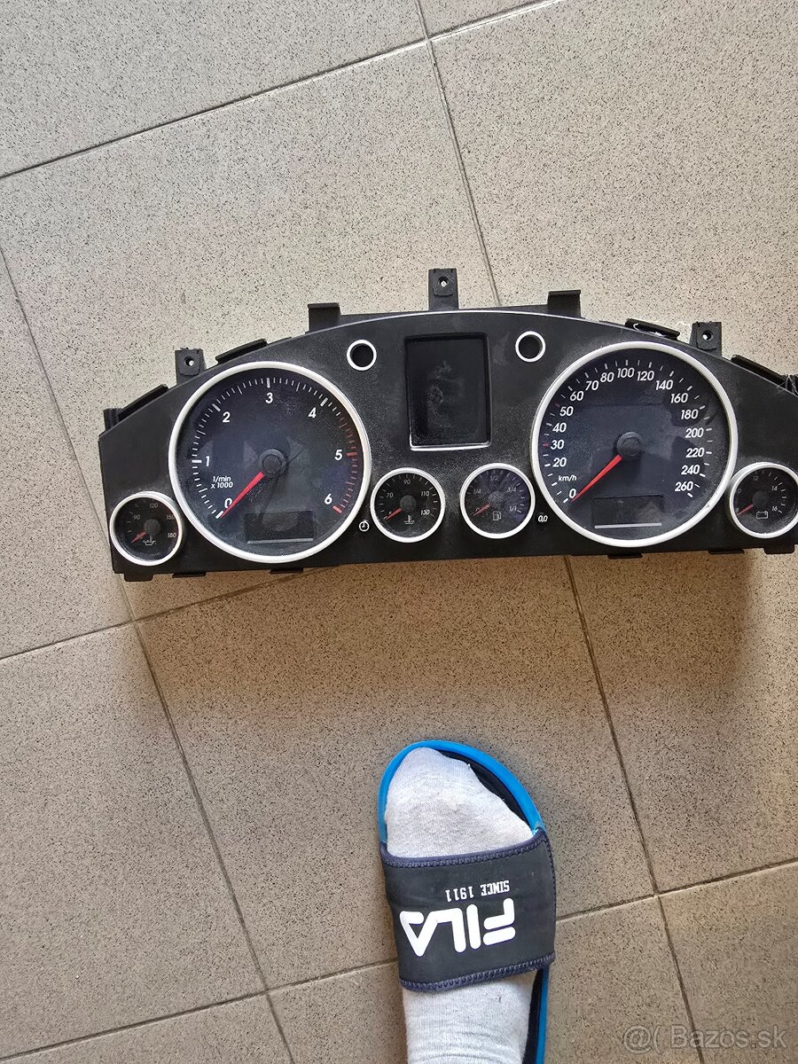 pristrojovy štít-budíky na VW Touareg - 2