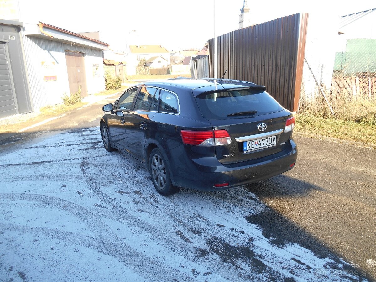 Toyota Avensis 2,2 nafta, automat - 2